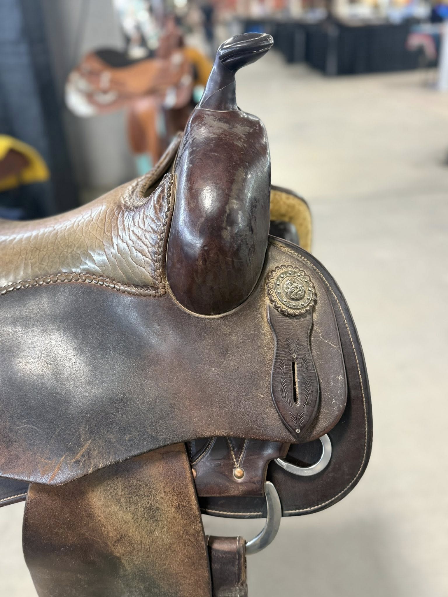 Jason Vanlandingham Superior — horn and swell right with bison leather
