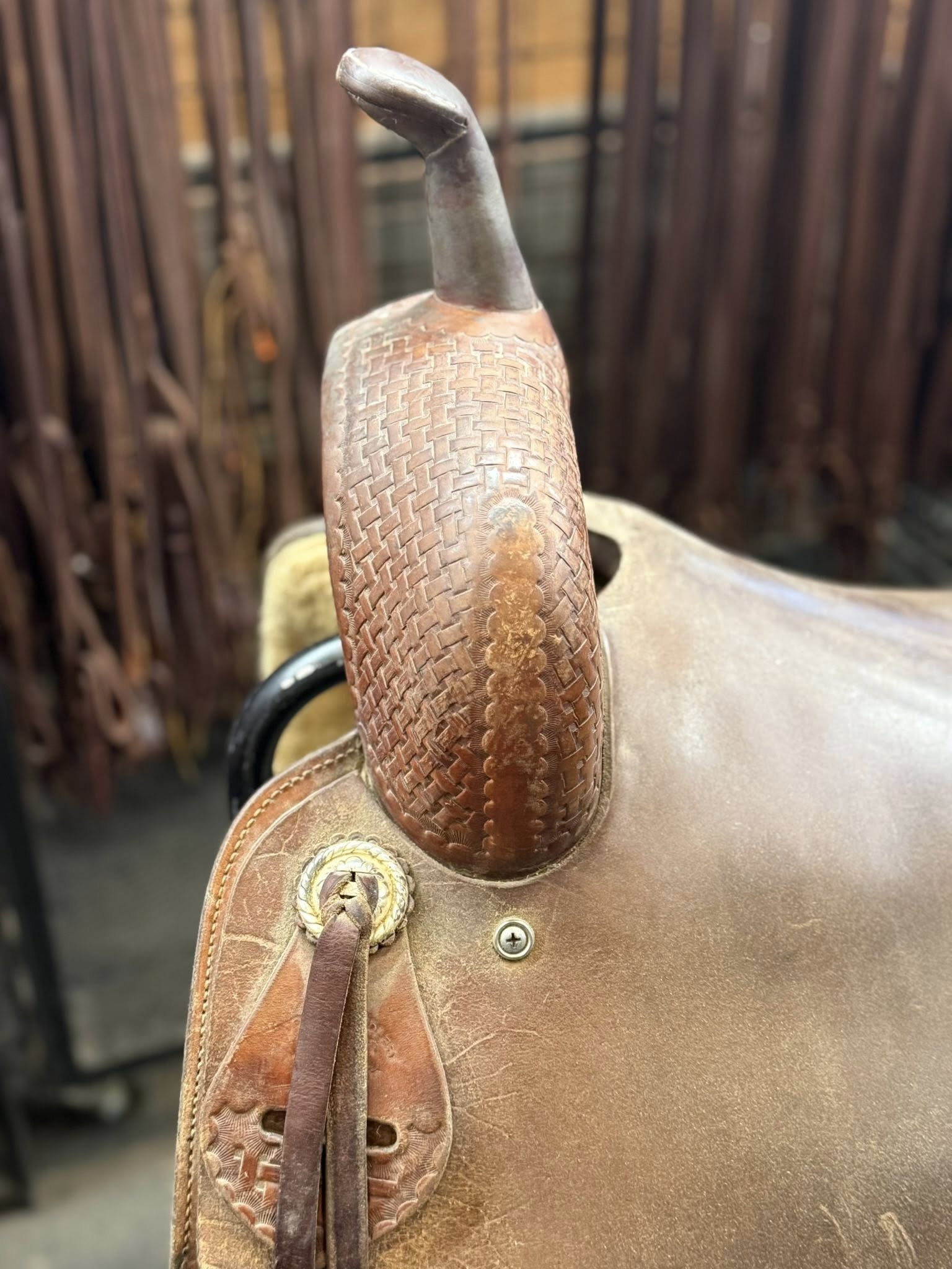 Horn and swell detail