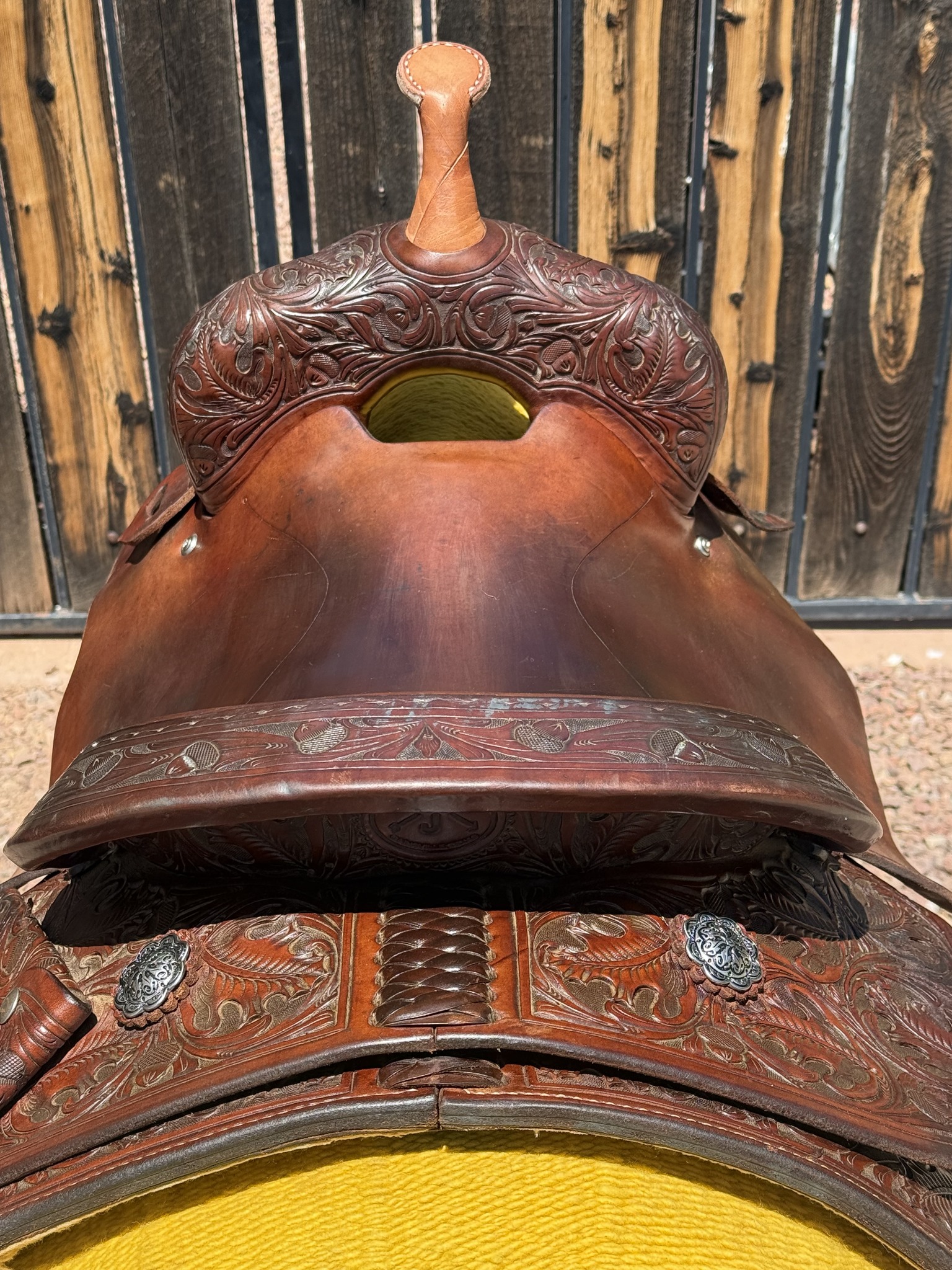 Teddy Johnson Cutter — cantle rear view showing gullet clearance