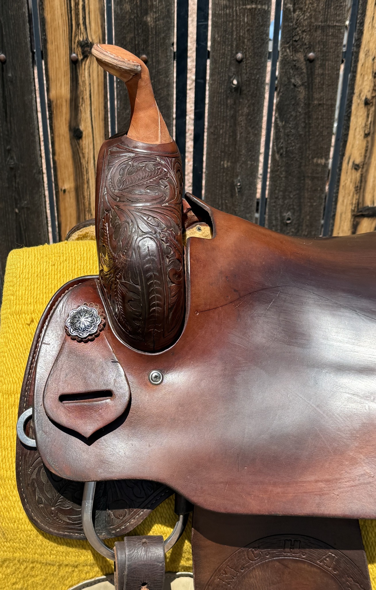 Teddy Johnson Cutter — horn and left swell detail